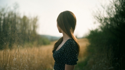 《退休干部慰問短信模板：如何用誠摯關懷表達對同事父親逝世的哀悼與支持》